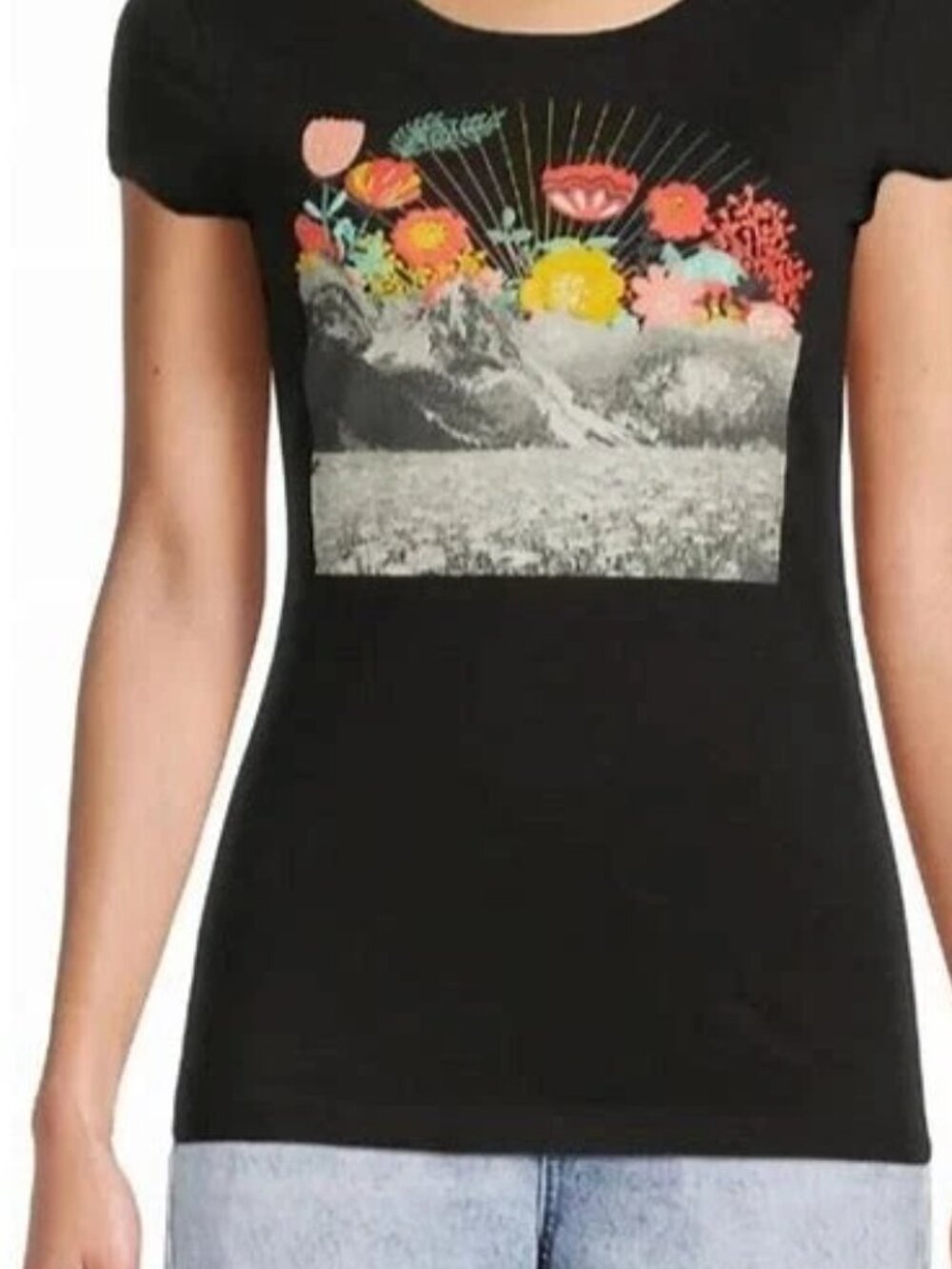 Wound Up Mountain Flowers Juniors' Graphic T-Shirt Short Sleeves Size XL (15-17)